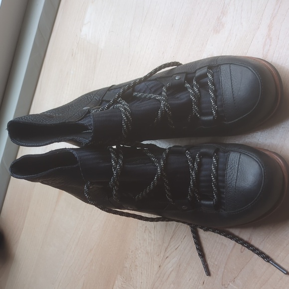 Sorel Wmns black wedges size 9.5 - Picture 2 of 5